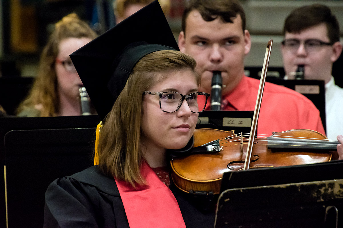female-student-playing-violin