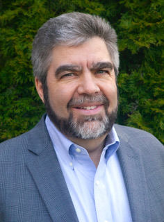 Vincent Morris profile picture with trees in background